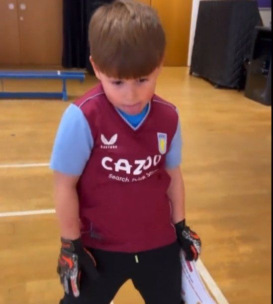 El festejo del hijo del Dibu Martínez por un premio en la escuela de fútbol