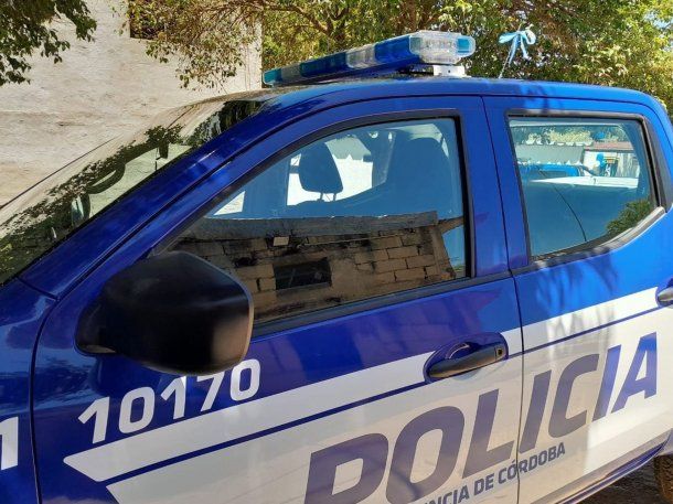 La policía le robó unas joyas que los ladrones no pudieron llevarse valuadas en miles de dólares