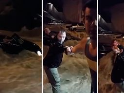 heroes: la cadena humana que salvo a una mujer en medio de una inundacion heroes: la cadena humana que salvo a una mujer en medio de una inundacion