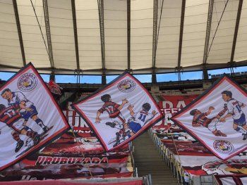Las banderas de Flamengo a Vélez, con el recuerdo de la batalla campal del 95