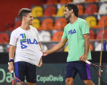 Schwartzman junto a Machi González, uno de los doblistas del equipo de Orsanic