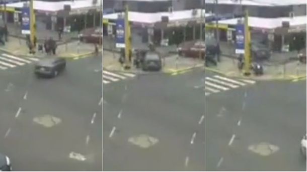 VIDEO: Una profesora giró en U y atropelló a gran velocidad a varias alumnas