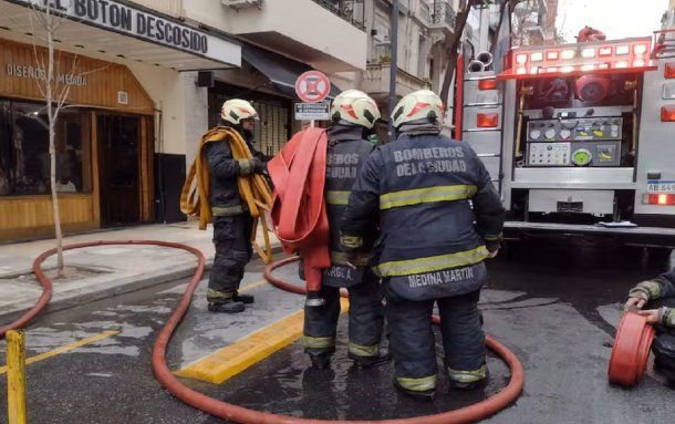 Incendio fatal en Recoleta: se prendió fuego un colchón y murió un hombre