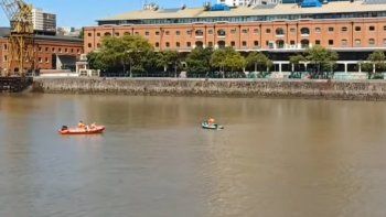 macabro hallazgo en puerto madero: encontraron un cuerpo flotando en la darsena sur macabro hallazgo en puerto madero: encontraron un cuerpo flotando en la darsena sur