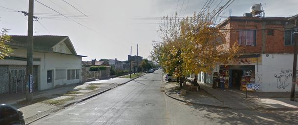 Apuñaló a un jubilado y &nbsp;murió al caer por el balcón