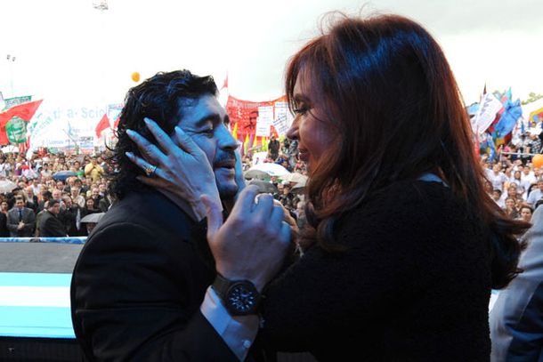 La banco a muerte a Cristina, pero Daniel Scioli es un amigo