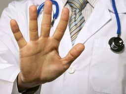 Abusos en consultorios: advierten que sólo 2 de cada 100 víctimas hacen la denuncia