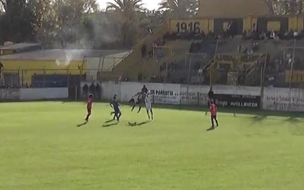 Un arquero de la Primera C protagonizó un blooper para el recuerdo