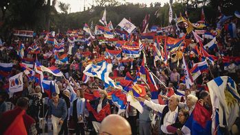 El Frente Amplio se presentará a las elecciones como Nueva Mayoría del Uruguay. El Frente Amplio se presentará a las elecciones como Nueva Mayoría del Uruguay.