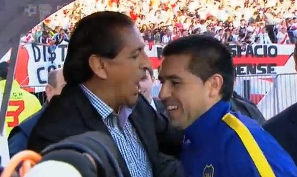 Diferencias de lado, Román y Ramón se fundieron en un abrazo