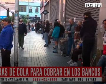 Reabrieron los bancos: largas colas desde la medianoche para el pago de planes sociales y jubilaciones