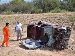 padre e hijo que iban al superclasico mueren en un vuelco en san luis
