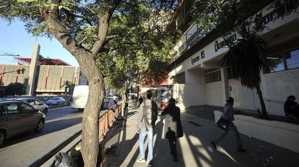 Fue golpeado por sus compañeros tras filmar mientras se drogaban