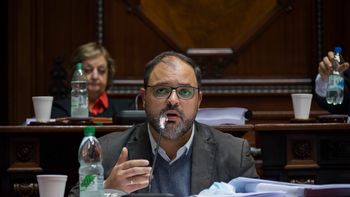 Charles Carrera volvió a arremeter contra el actual senador y exministro de Transporte y del Interior, Luis Alberto Heber. Charles Carrera volvió a arremeter contra el actual senador y exministro de Transporte y del Interior, Luis Alberto Heber.