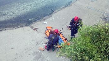 macabro hallazgo: aparecio flotando un cadaver en el arroyo del gato macabro hallazgo: aparecio flotando un cadaver en el arroyo del gato