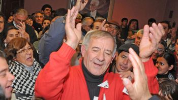 el intendente de cruz del eje, acusado de corrupcion, se encuentra profugo el intendente de cruz del eje, acusado de corrupcion, se encuentra profugo