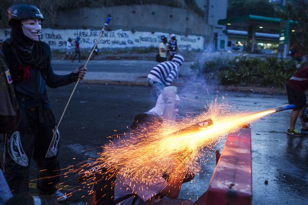 Represión en Venezuela: cinco horas de batalla campal en Caracas