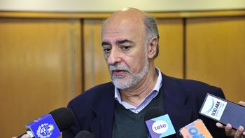 El ministro de Trabajo y Seguridad Social, Pablo Mieres, remarcó que la caída del salario real se dio a nivel mundial por la pandemia de Covid-19. El ministro de Trabajo y Seguridad Social, Pablo Mieres, remarcó que la caída del salario real se dio a nivel mundial por la pandemia de Covid-19.