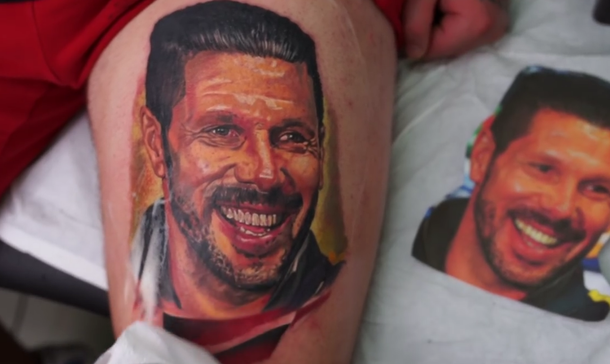 Un hincha del Atlético Madrid se tatuó la cara de Diego Simeone