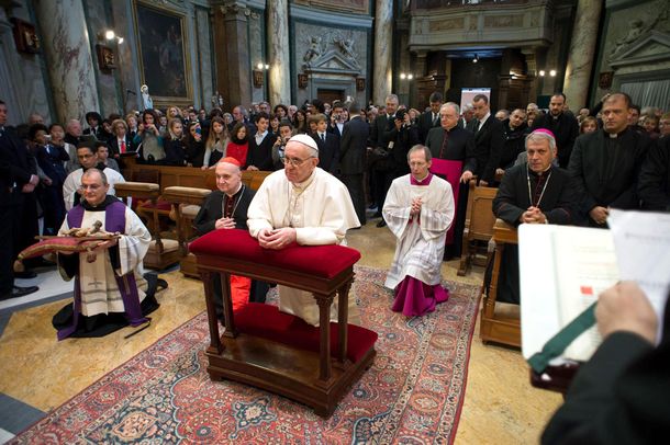 Antes del Angelus, el Papa dio una misa y saludó a los fieles