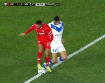 El polémico penal que le cobraron a Independiente para ganar el partido