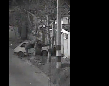 VIDEO: Estaba robando un auto en Mar del Plata y lo atraparon justo