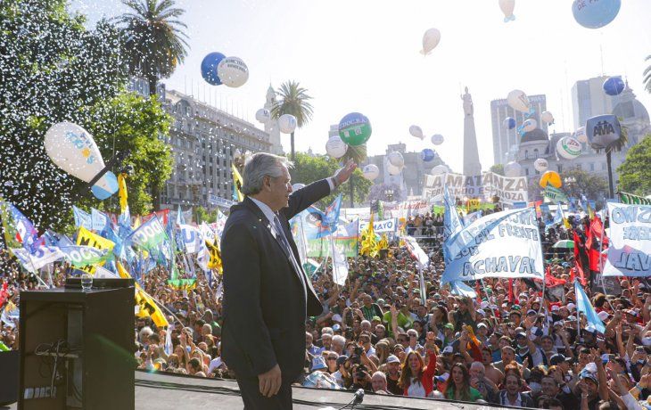 Alberto Fernández en Plaza de Mayo por el Día del Militante