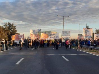 Caos en Panamericana por un corte de trabajadores de una alimenticia