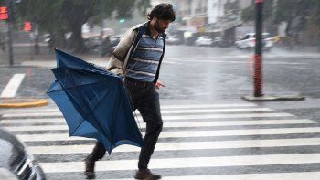Lluvias y vientos fuertes. Lluvias y vientos fuertes.