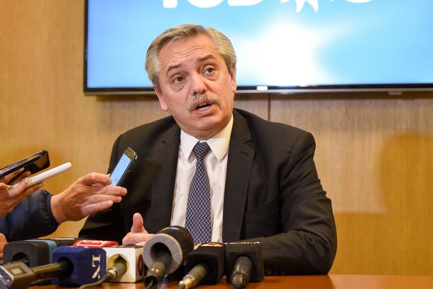 Alberto Fernández, tras la salida de Dujovne: Le planteé a Macri que empiece a negociar con el FMI