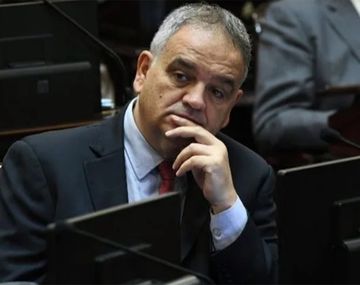 Senador Fernando Salino.