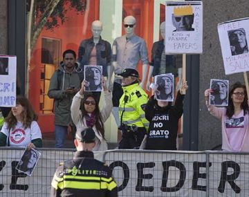 El escrache a Macri en Holanda