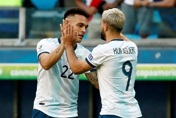 Lautaro Martínez y Sergio Agüero