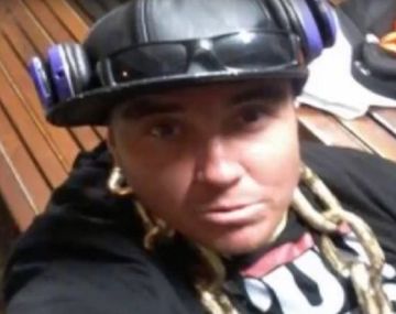 Un rapero se tiró al mar para no pagar en un restaurante 