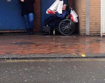 Por esta foto una cuidadora fue despedida