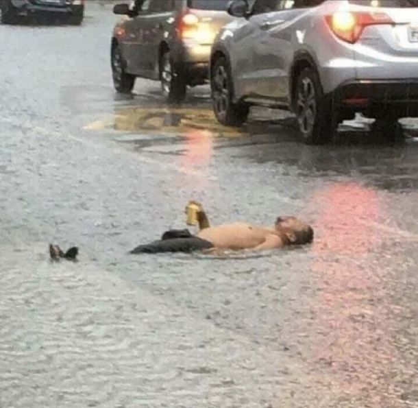 Llueve agua con memes: alegría de los que ya disfrutan y desazón de los que esperan