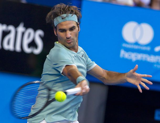 Federer volvió a las canchas con un triunfo