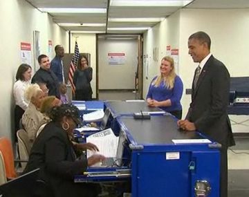 Barack Obama realizó su voto anticipado en Chicago