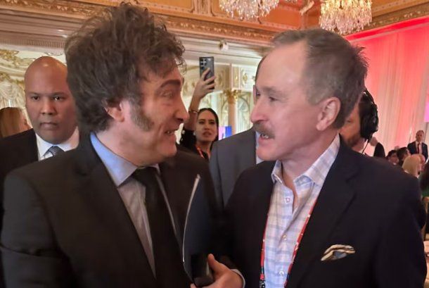 Javier Milei junto a Peter Lamelas