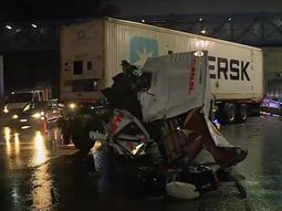 Núñez: un camión se estrelló contra el guardarraíl tras quedar dormido su conductor