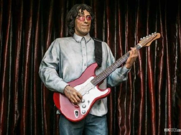 El Flaco Spinetta ya tiene su propia estatua