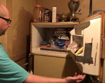 Abrió la heladera de su mamá y encontró el cadáver de un bebé