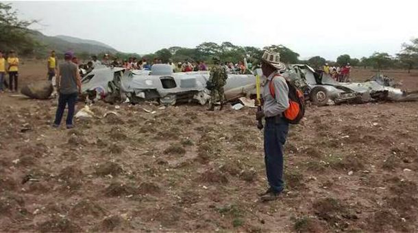 Tragedia en Colombia: once muertos tras la caída de un avión militar