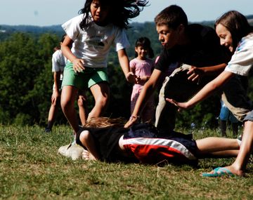 Prohíben jugar a la mancha en un colegio de Canadá porque es muy peligroso