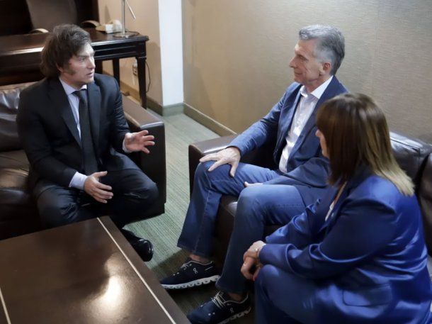 Javier Milei, Mauricio Macri y Patricia Bullrich en reunión.