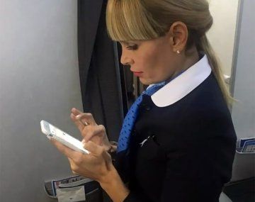Los comprometedores chats de la azafata de Aerolíneas Argentinas con su hija