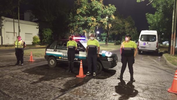 Desalojan fiesta navideña con más de mil personas: intentaron coimear a la policía con $50 mil