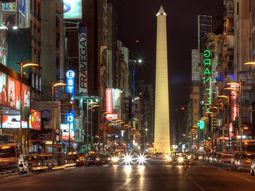 La avenida Corrientes será peatonal de noche