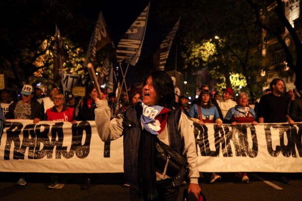 Acampe de Unidad Piquetera en Plaza de Mayo en apoyo a sus reclamos