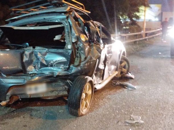 Impresionante choque en Acceso Oeste entre un camión y tres autos dejó 3 heridos Impresionante choque en Acceso Oeste entre un camión y tres autos dejó 3 heridos